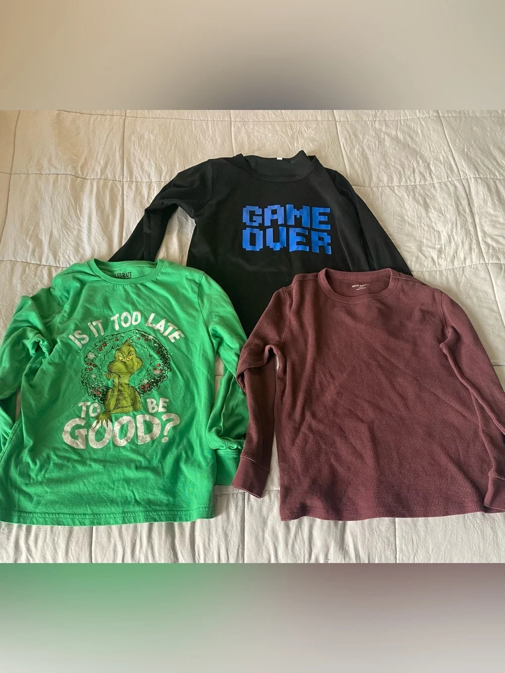 3 Long-Sleeve Tee with graphic in black, green and burdeo